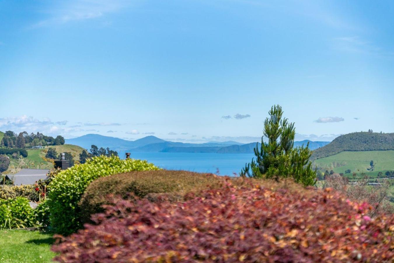 Scenic Solitude - Wake Up To Lake And Mountain Views! Taupo Exterior foto