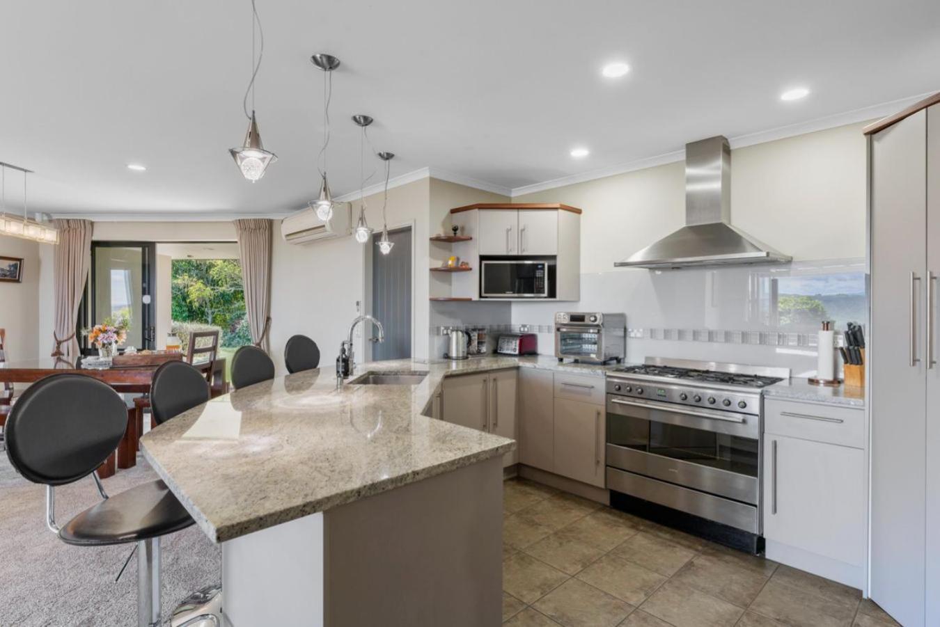Scenic Solitude - Wake Up To Lake And Mountain Views! Taupo Exterior foto