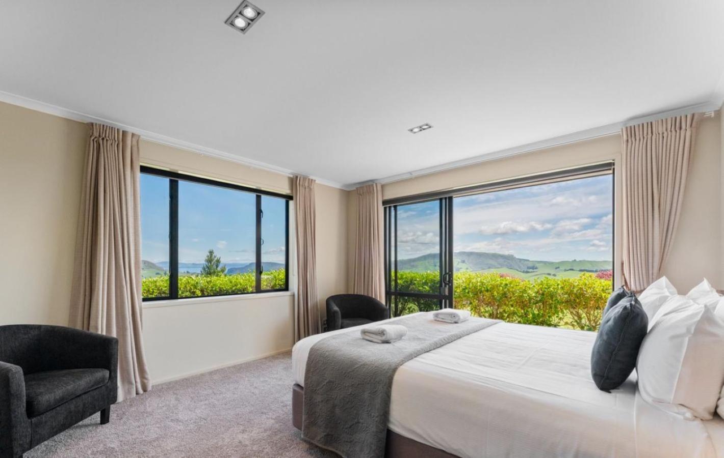 Scenic Solitude - Wake Up To Lake And Mountain Views! Taupo Exterior foto