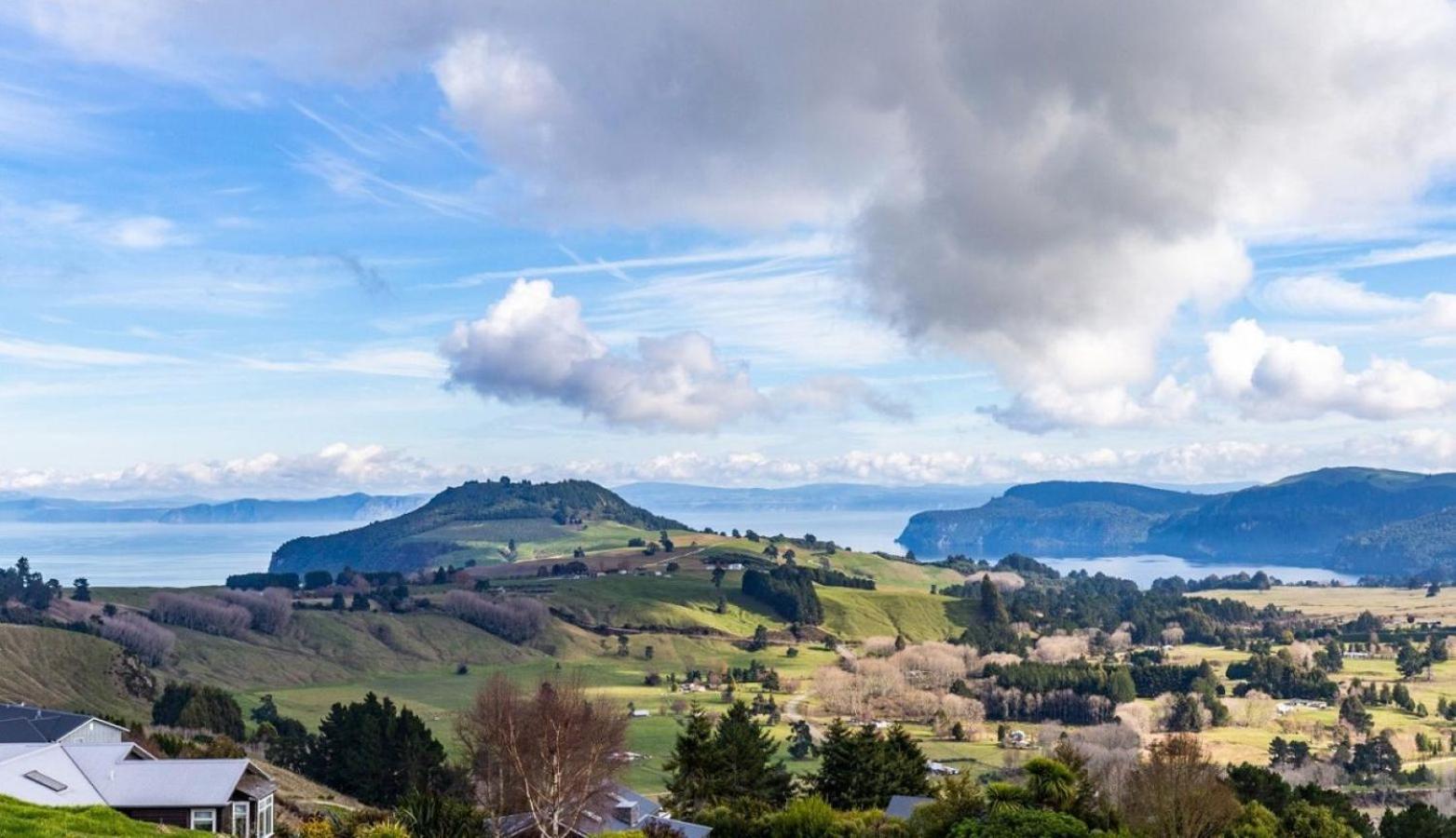 Scenic Solitude - Wake Up To Lake And Mountain Views! Taupo Exterior foto
